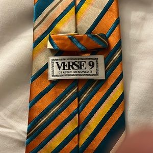 Verse 9 necktie